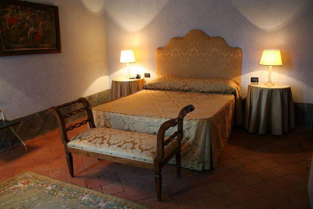 Palazzo Tucci D'epoca Frühstückspension Lucca